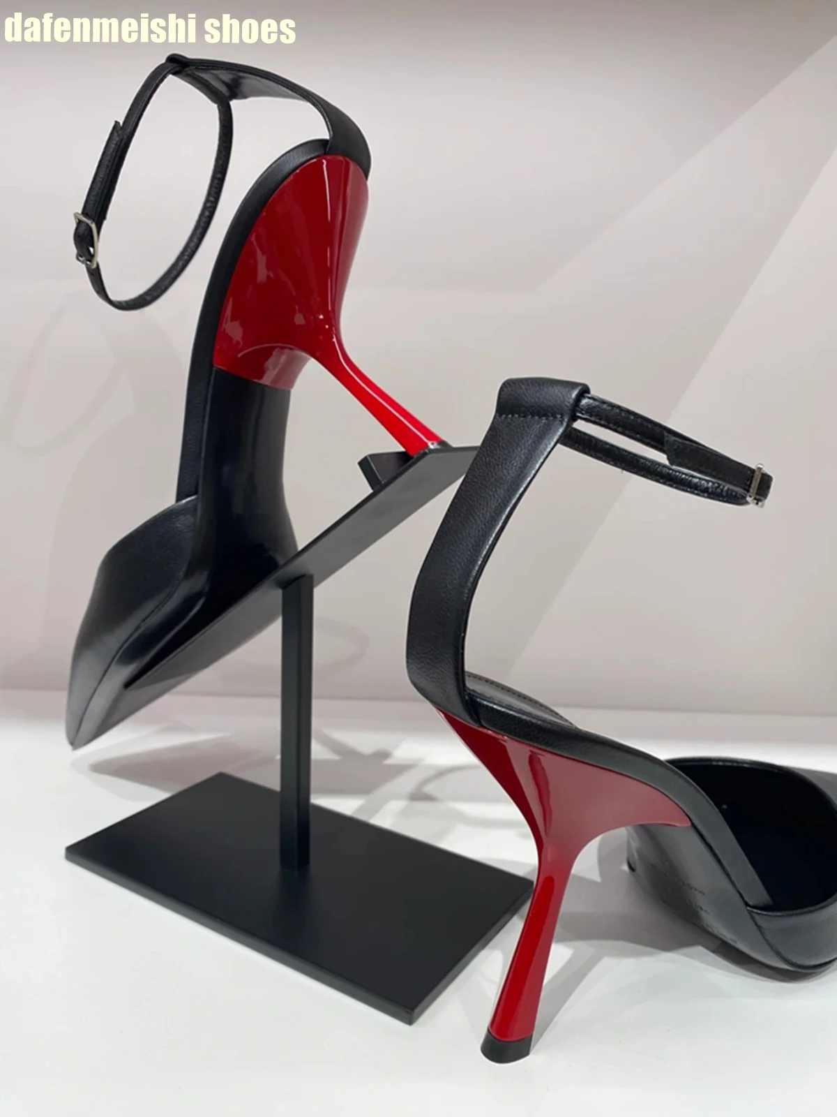 Czarne/czerwone, mieszane kolo – Women'S Fashion Winter 2025 recenzja i cena